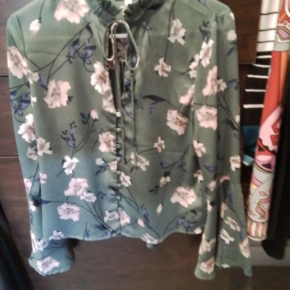 Beautiful keyhole blouse with gorgeous flower pattern, flowing bottom sleeve.